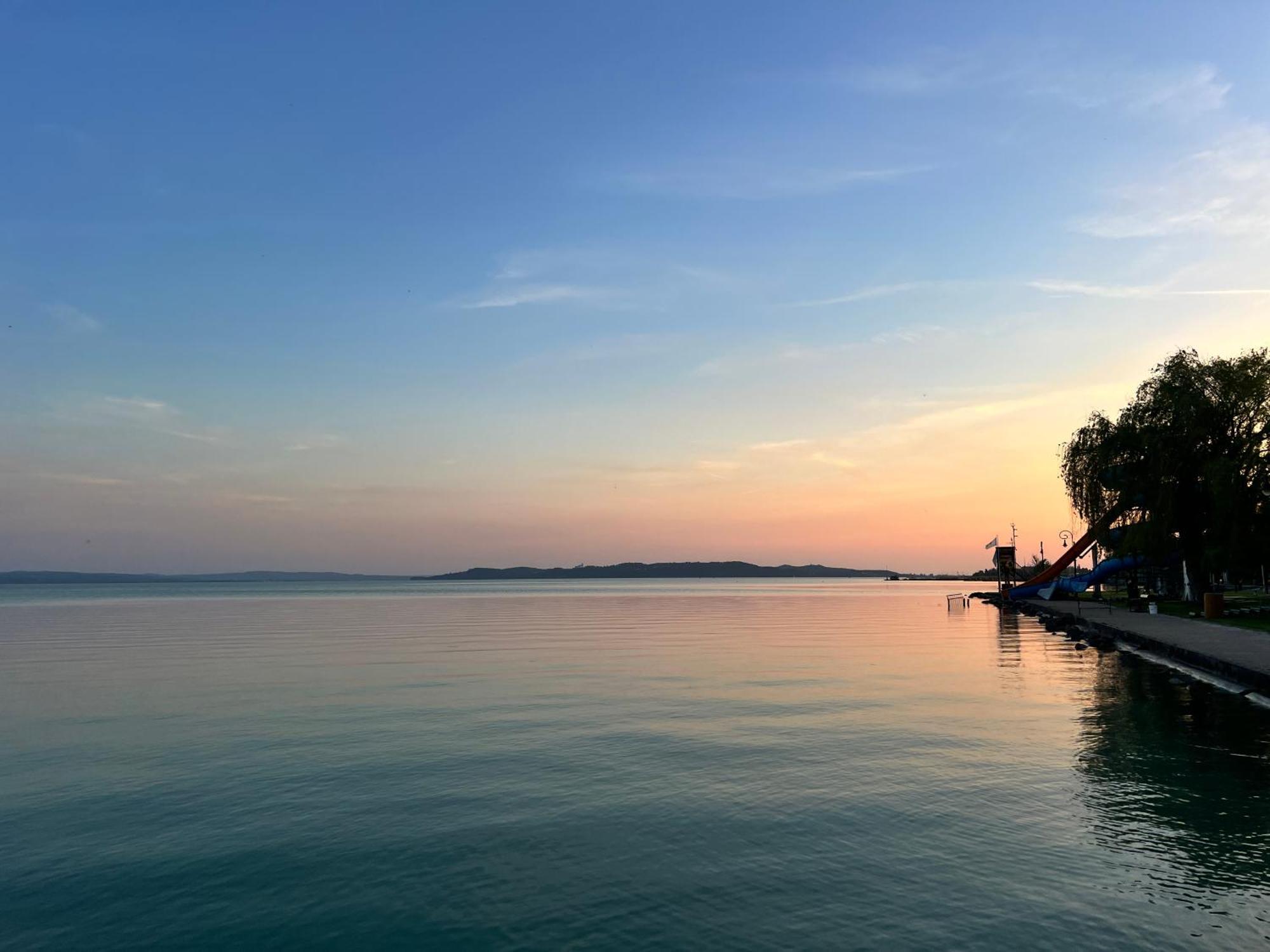 Neon Apartman Csopak Balaton Exteriör bild